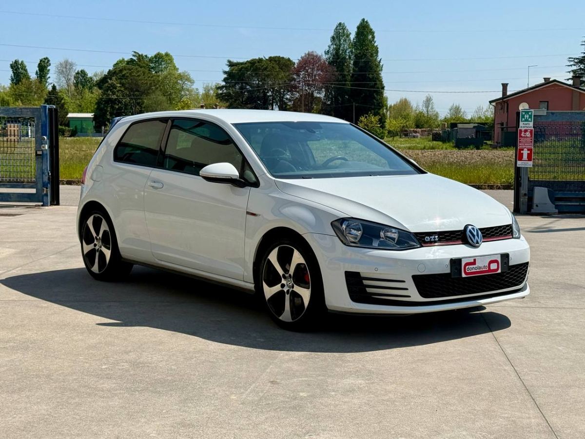 VOLKSWAGEN GOLF 7 GTI 3P 220CV usata
