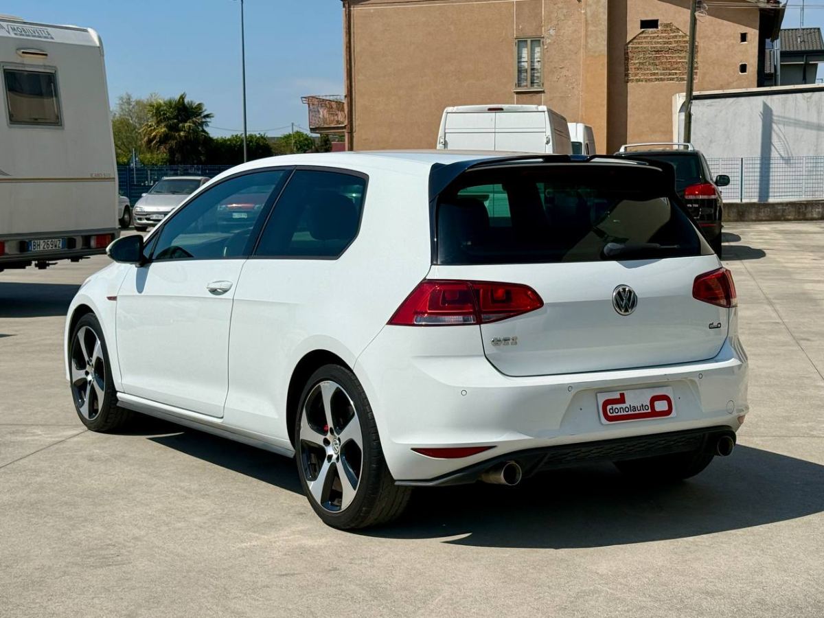 VOLKSWAGEN GOLF 7 GTI 3P 220CV 2016 usata — foto 4
