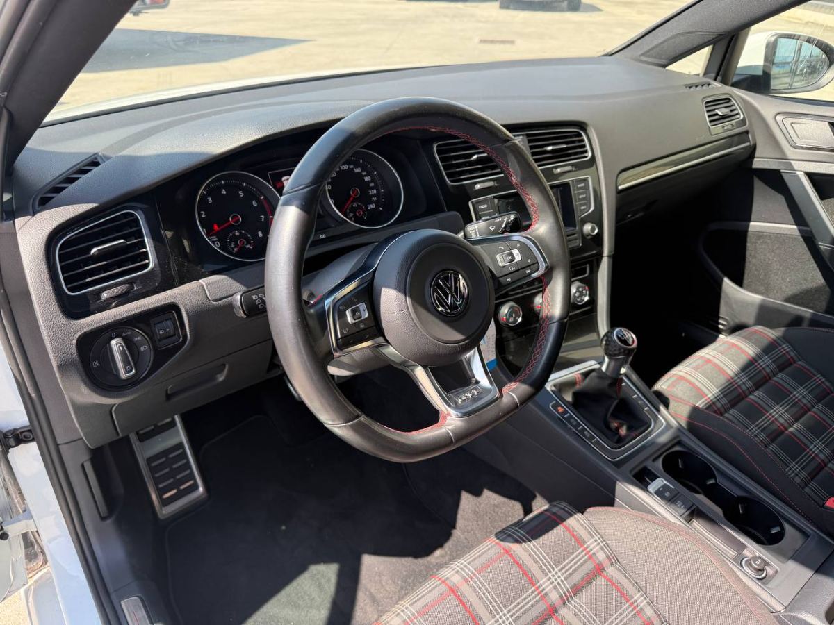 VOLKSWAGEN GOLF 7 GTI 3P 220CV 2016 usata — foto 7