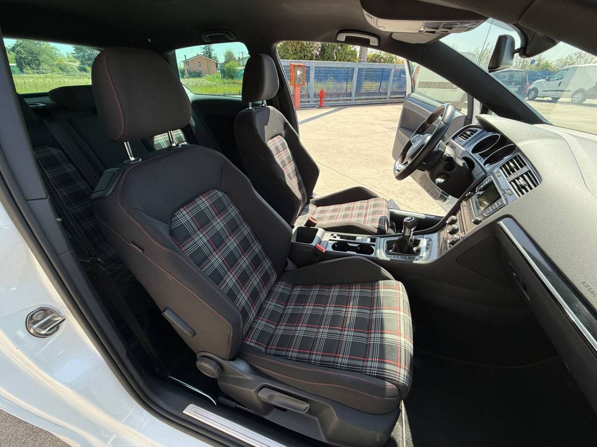 VOLKSWAGEN GOLF 7 GTI 3P 220CV 2016 usata — foto 12
