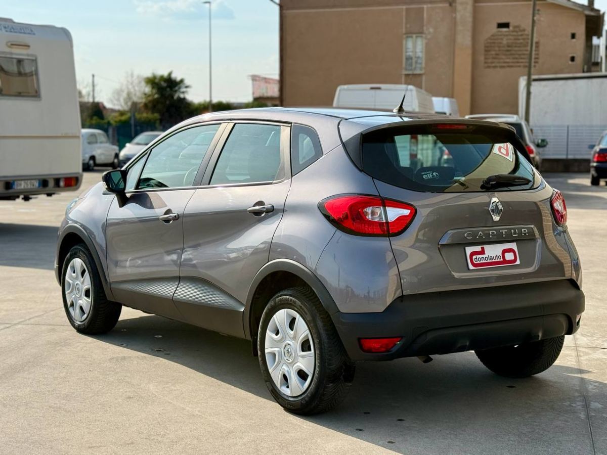 RENAULT CAPTUR 0.9 TCE LIFE 90CV 2017 usata — foto 4