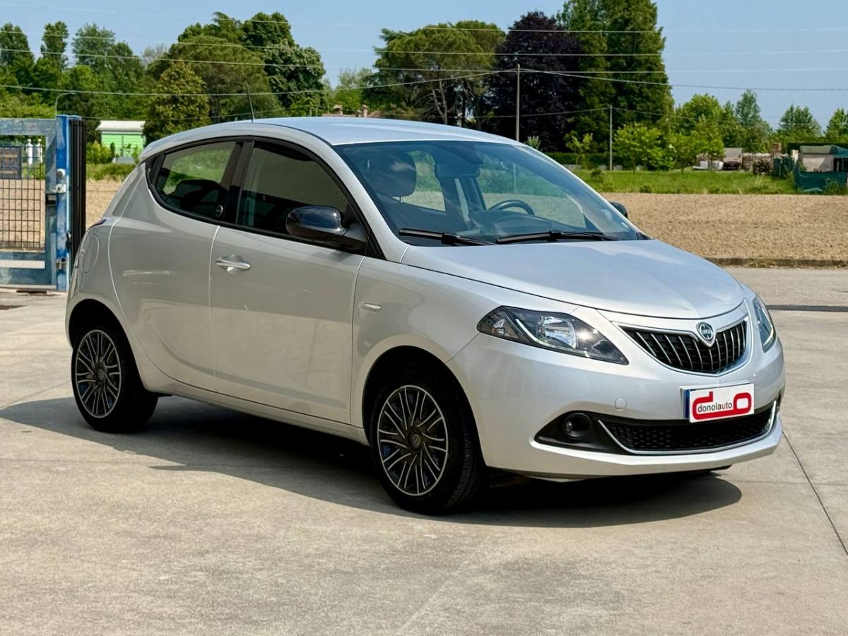 LANCIA YSPILON 1.0 HYBRID 70CV GOLD usata