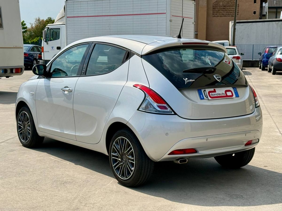 LANCIA YSPILON 1.0 HYBRID 70CV GOLD 2021 usata — foto 4
