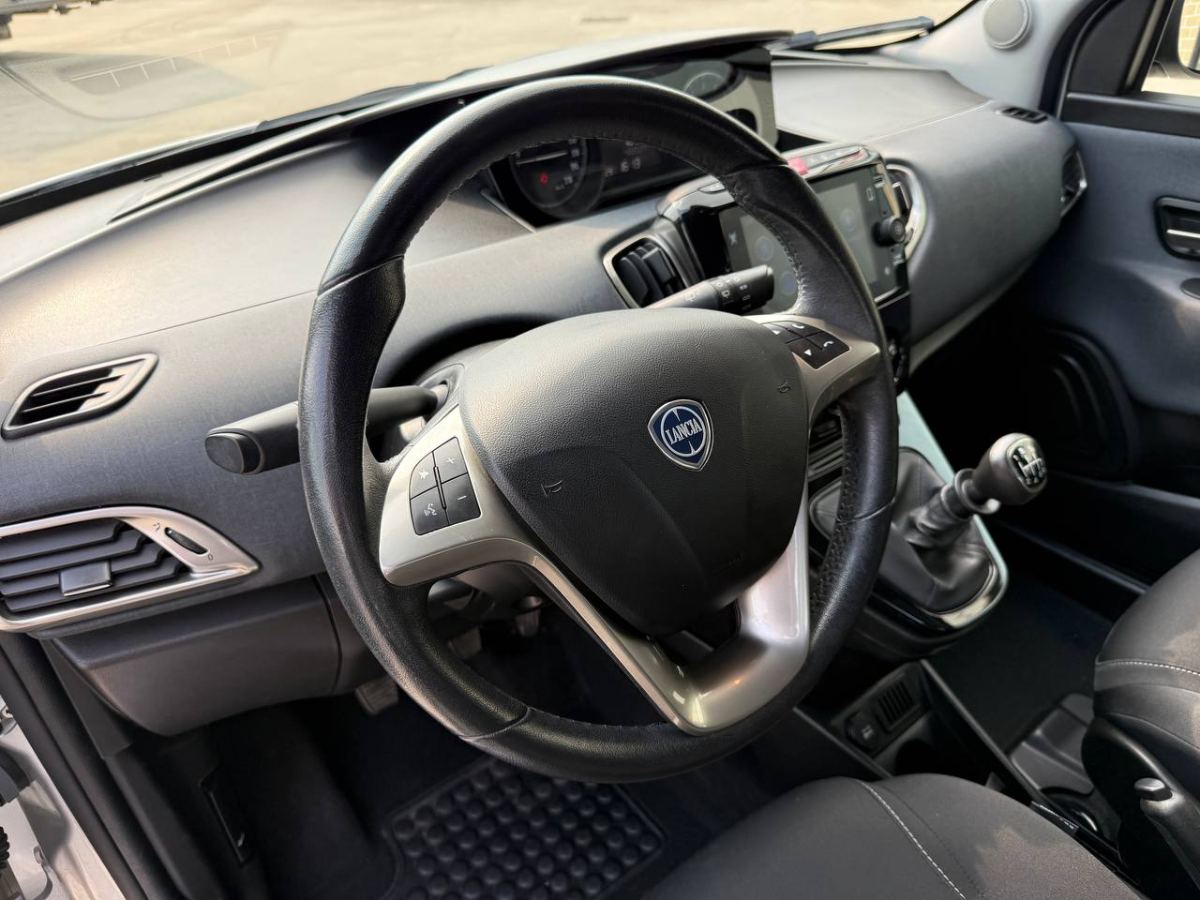 LANCIA YSPILON 1.0 HYBRID 70CV GOLD 2021 usata — foto 9