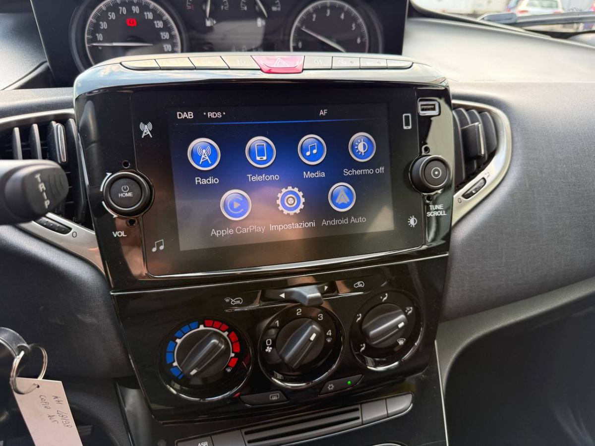 LANCIA YSPILON 1.0 HYBRID 70CV GOLD 2021 usata — foto 10
