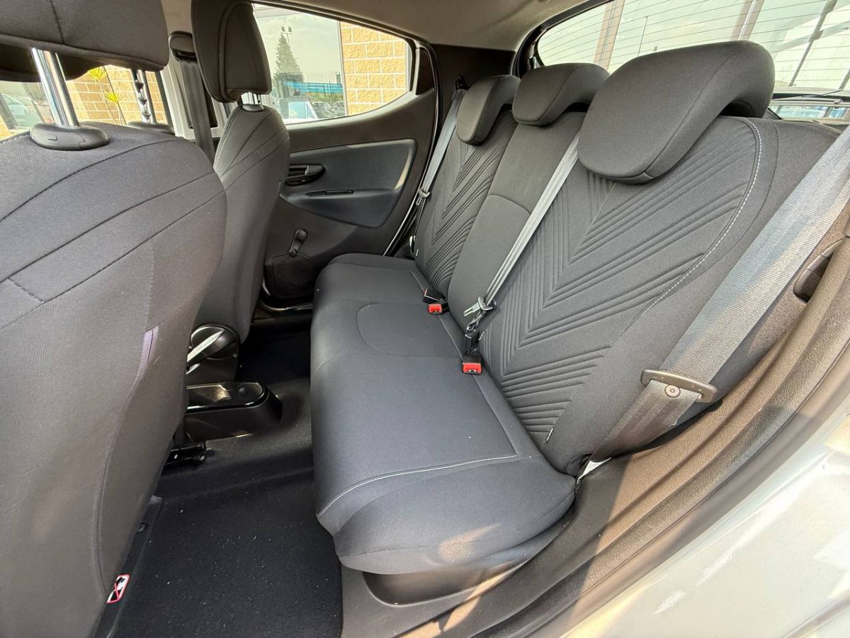 LANCIA YSPILON 1.0 HYBRID 70CV GOLD 2021 usata — foto 11