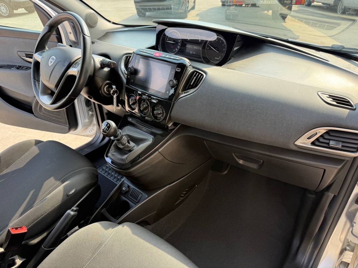 LANCIA YSPILON 1.0 HYBRID 70CV GOLD 2021 usata — foto 14