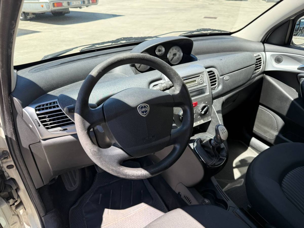 LANCIA YPSILON 1.2 60CV ORO 2010 usata — foto 8