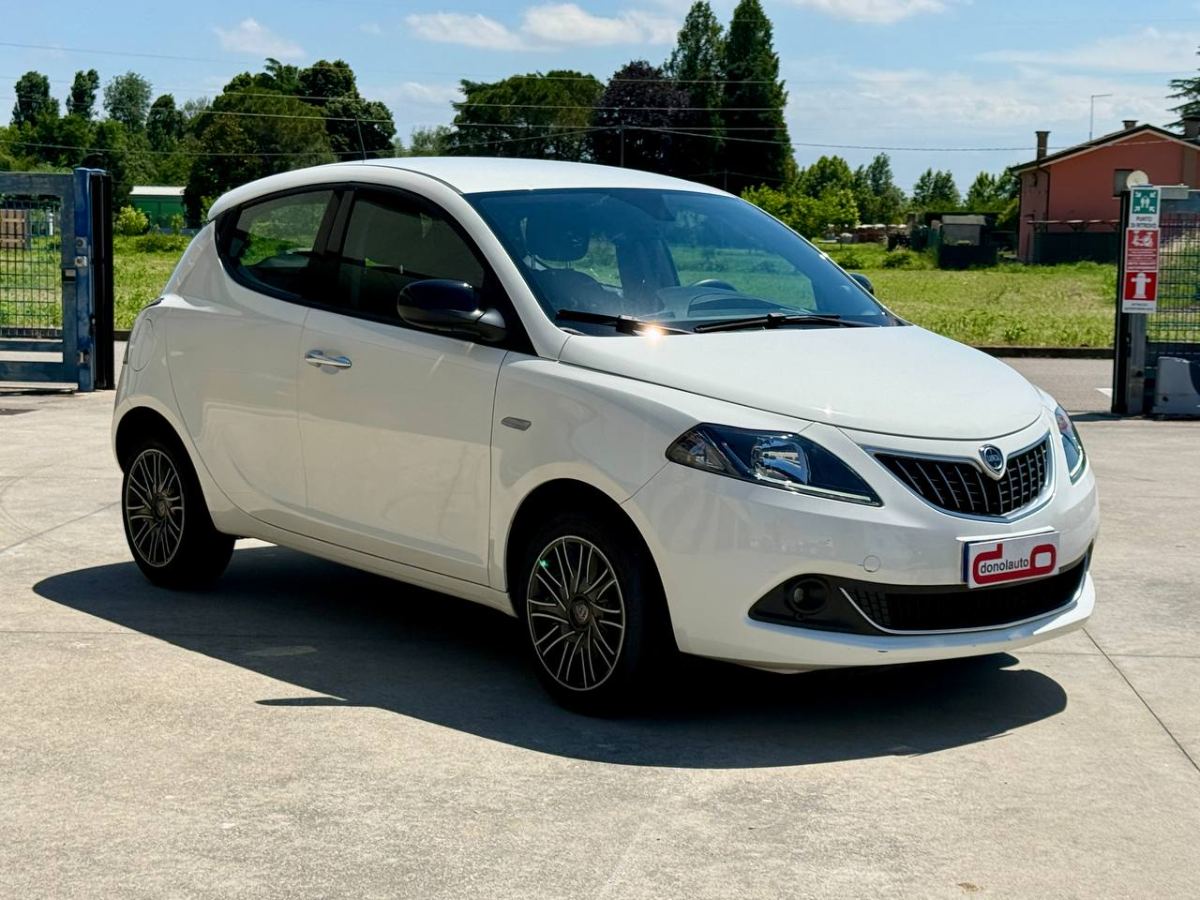 LANCIA YPSILON 1.0 HYBRID 70CV GOLD usata