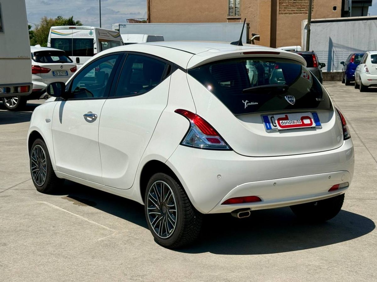 LANCIA YPSILON 1.0 HYBRID 70CV GOLD 2022 usata — foto 4