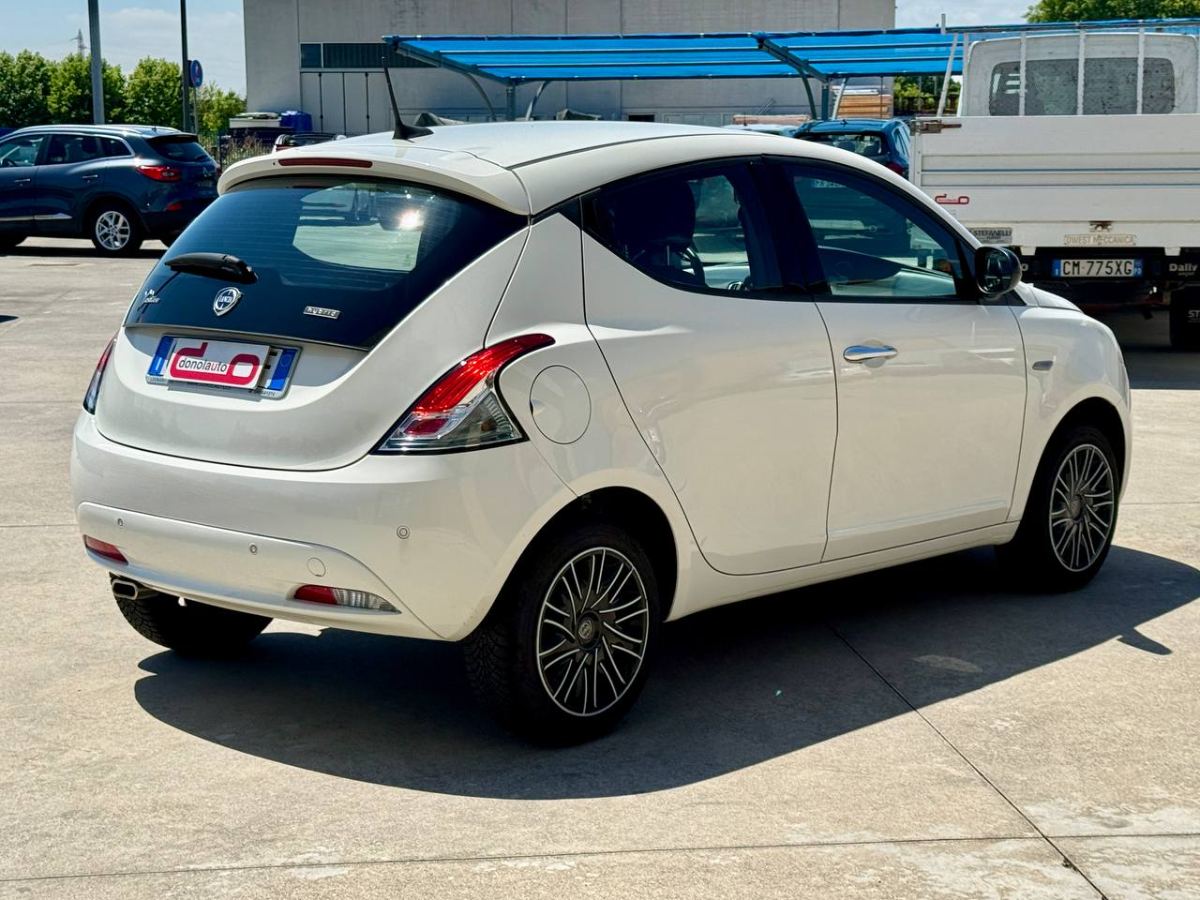 LANCIA YPSILON 1.0 HYBRID 70CV GOLD 2022 usata — foto 6