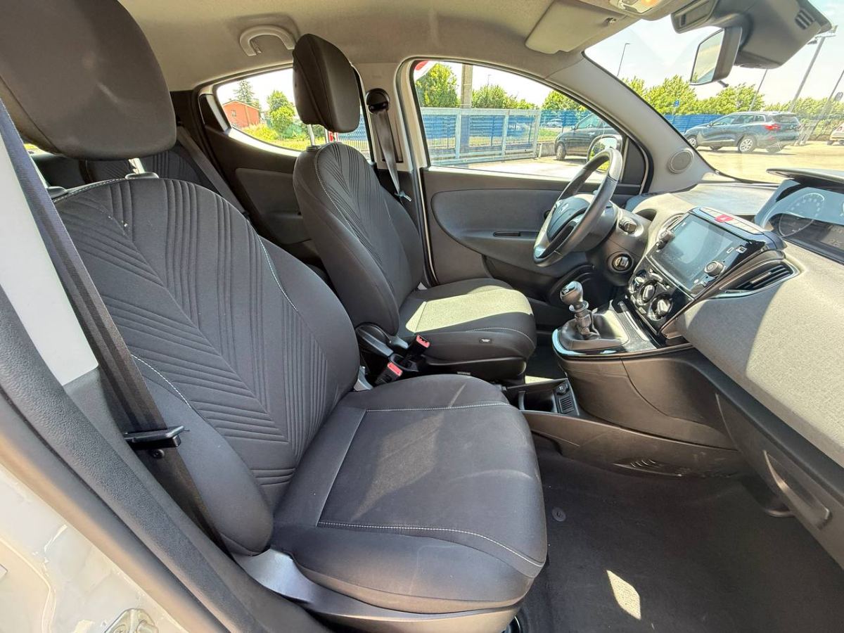 LANCIA YPSILON 1.0 HYBRID 70CV GOLD 2022 usata — foto 10