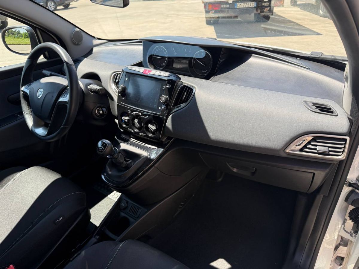 LANCIA YPSILON 1.0 HYBRID 70CV GOLD 2022 usata — foto 11