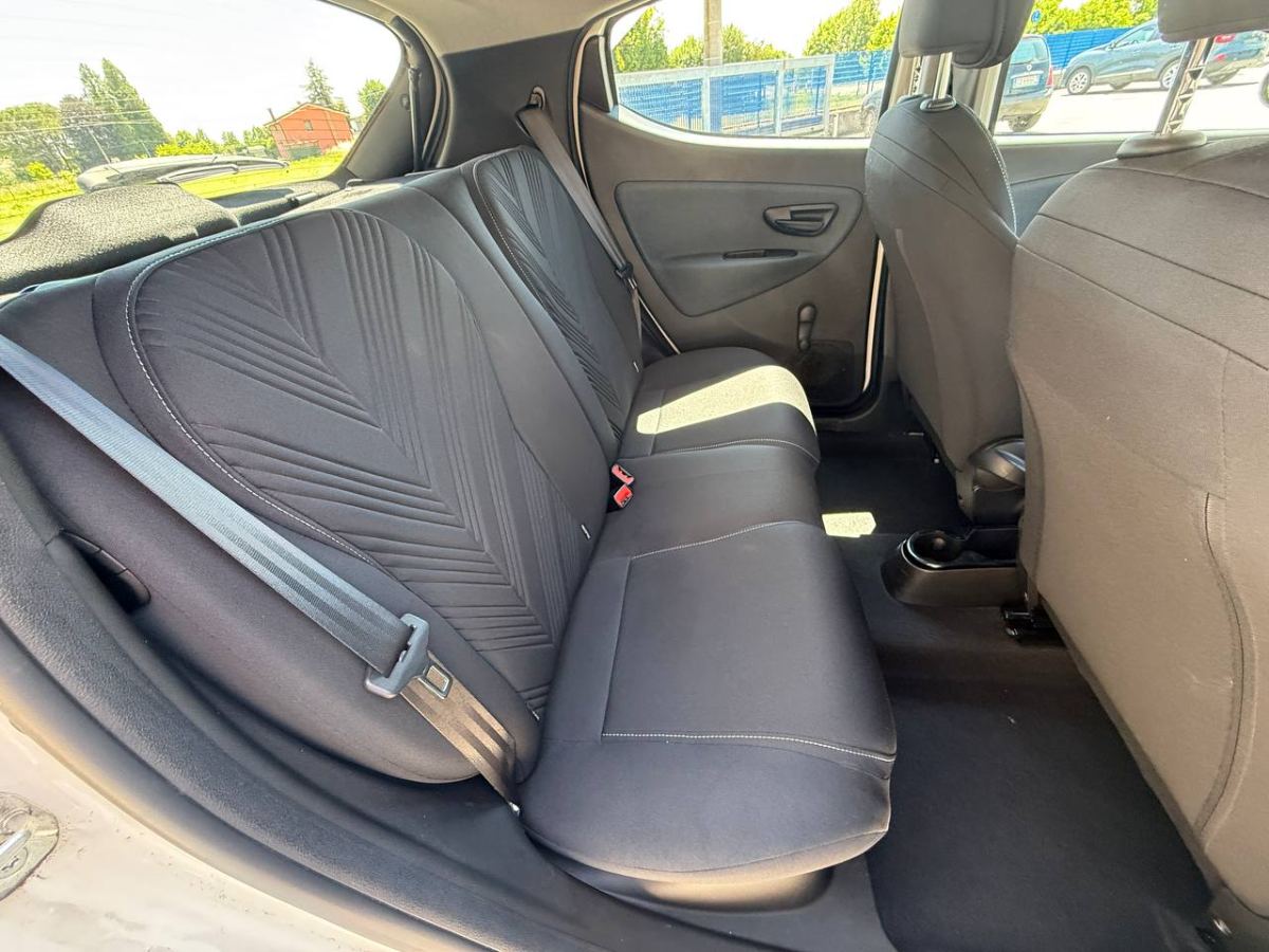 LANCIA YPSILON 1.0 HYBRID 70CV GOLD 2022 usata — foto 12