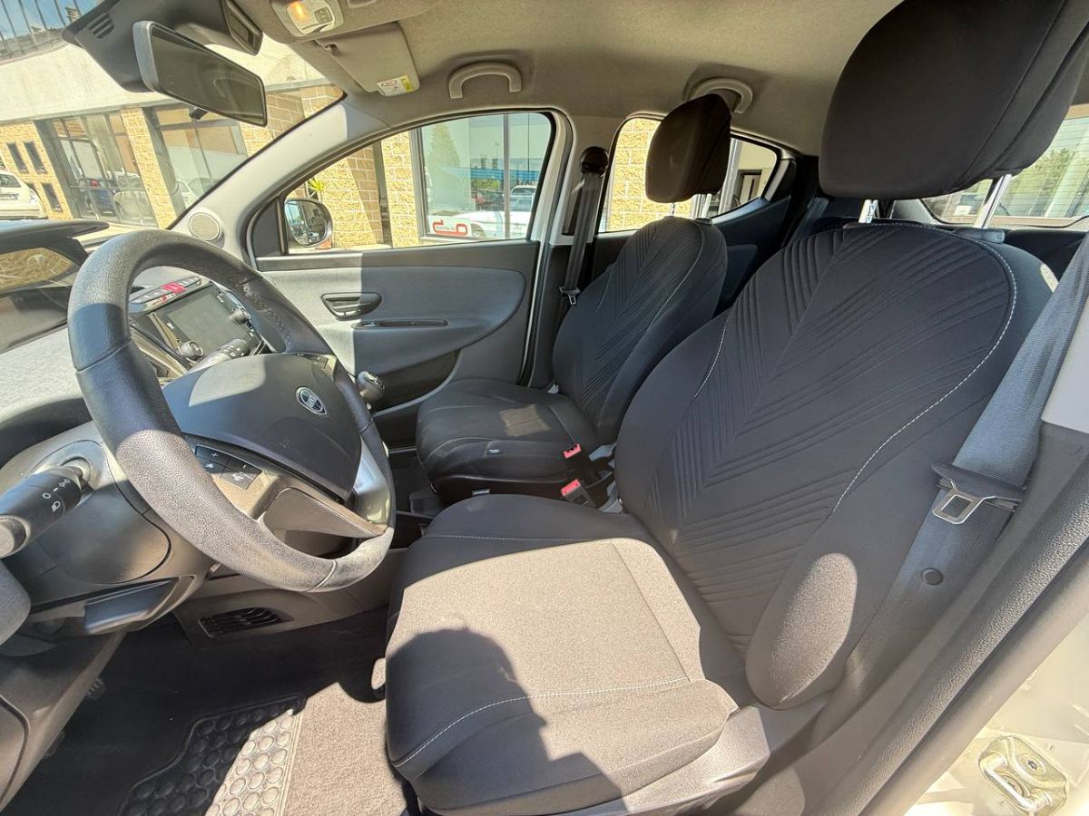 LANCIA YPSILON 1.0 HYBRID 70CV GOLD 2022 usata — foto 7