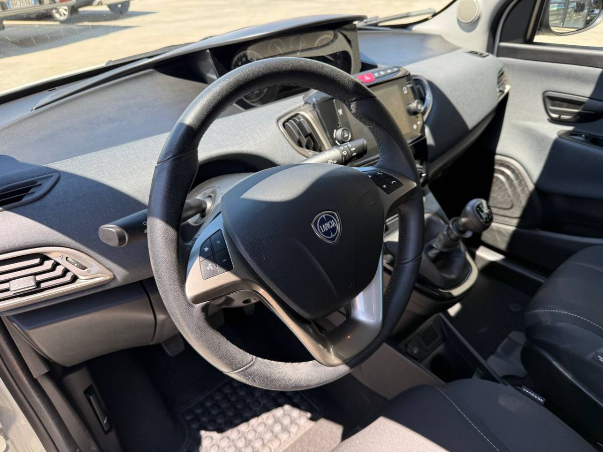 LANCIA YPSILON 1.0 HYBRID 70CV GOLD 2022 usata — foto 8