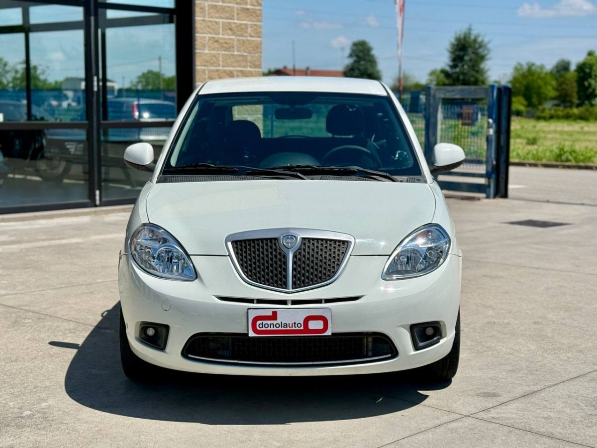 LANCIA YPSILON 1.2 60CV ORO 2010 usata — foto 2