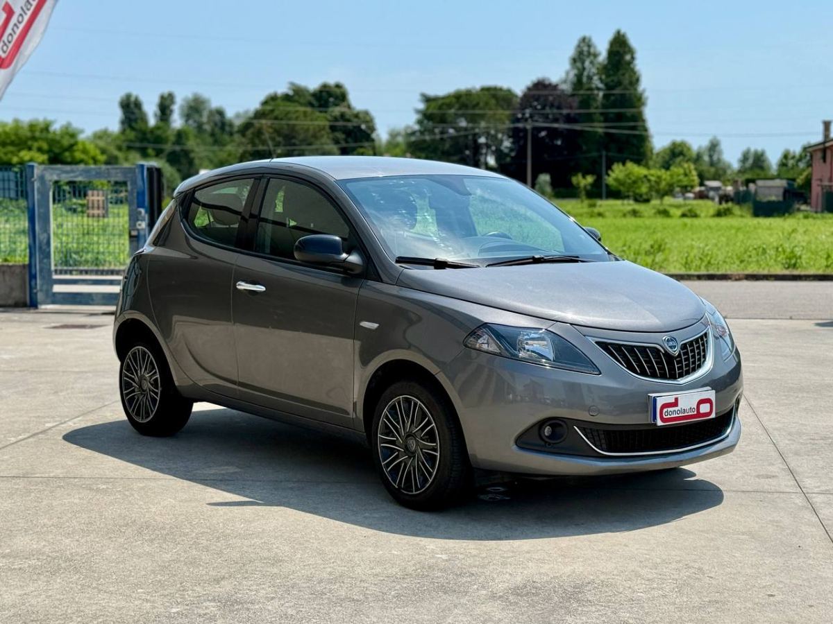 LANCIA YPSILON 1.0 HYBRID 70CV GOLD S usata
