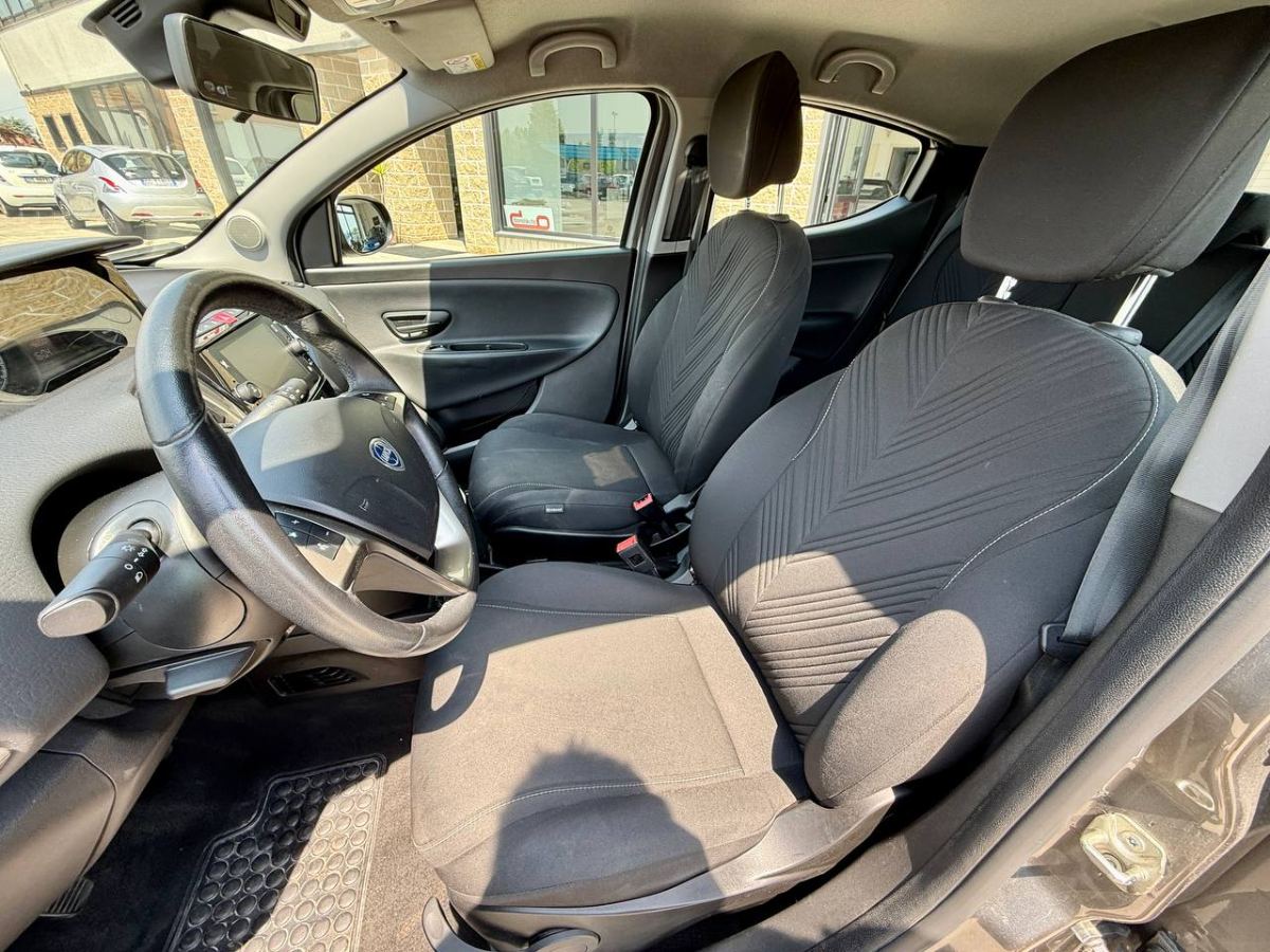 LANCIA YPSILON 1.0 HYBRID 70CV GOLD S 2023 usata — foto 7