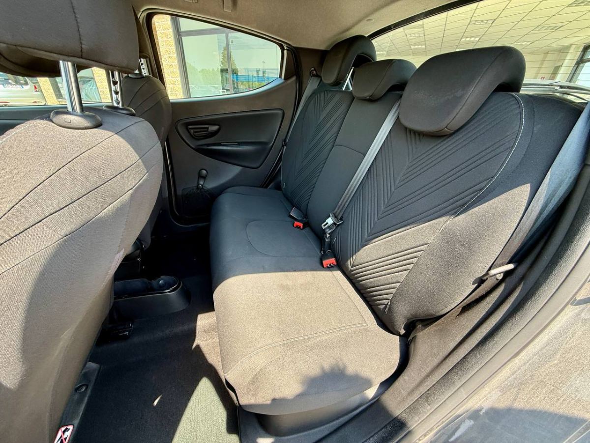 LANCIA YPSILON 1.0 HYBRID 70CV GOLD S 2023 usata — foto 9