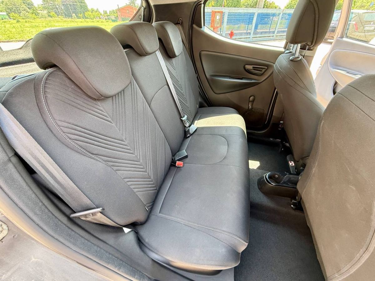 LANCIA YPSILON 1.0 HYBRID 70CV GOLD S 2023 usata — foto 10