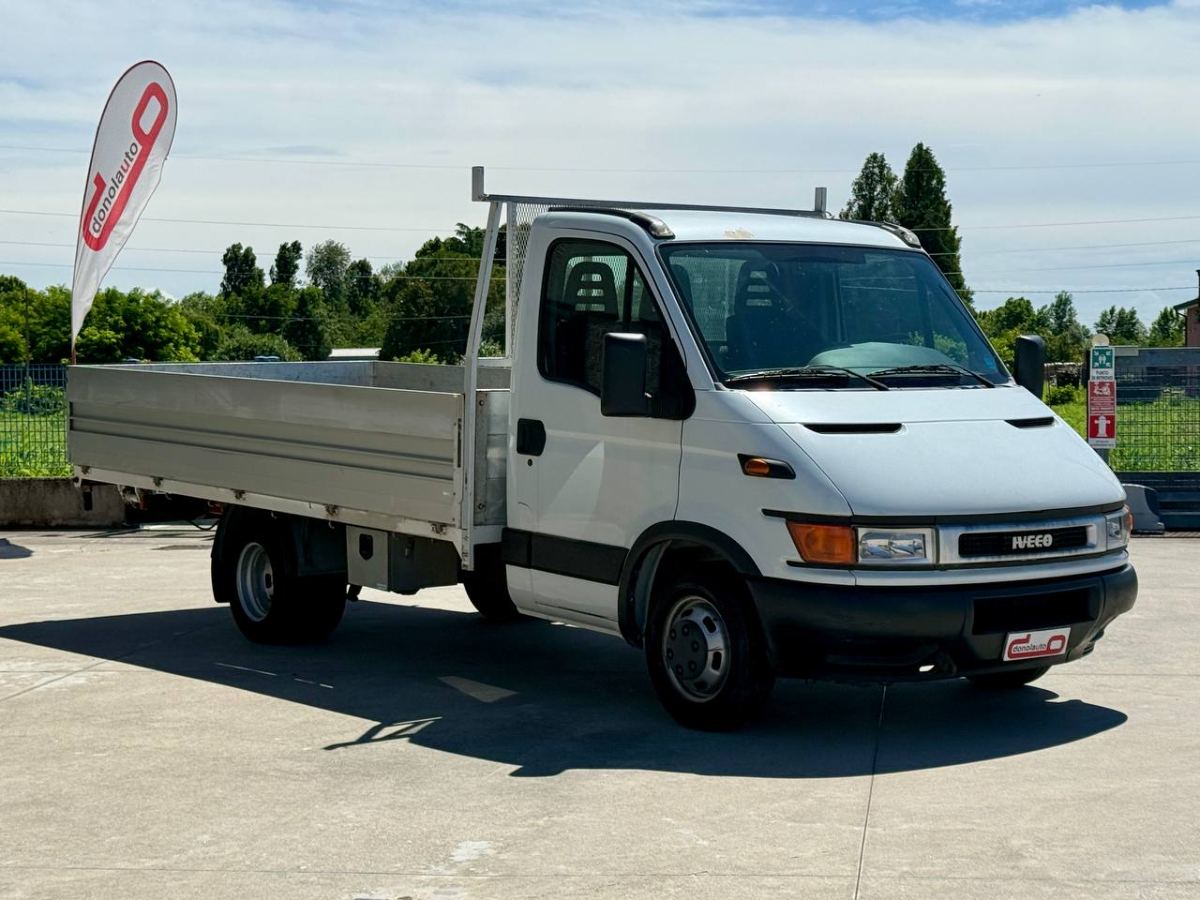 IVECO DAILY 2.8 125CV 35C13A CASSONATO 2004 usata — foto 1