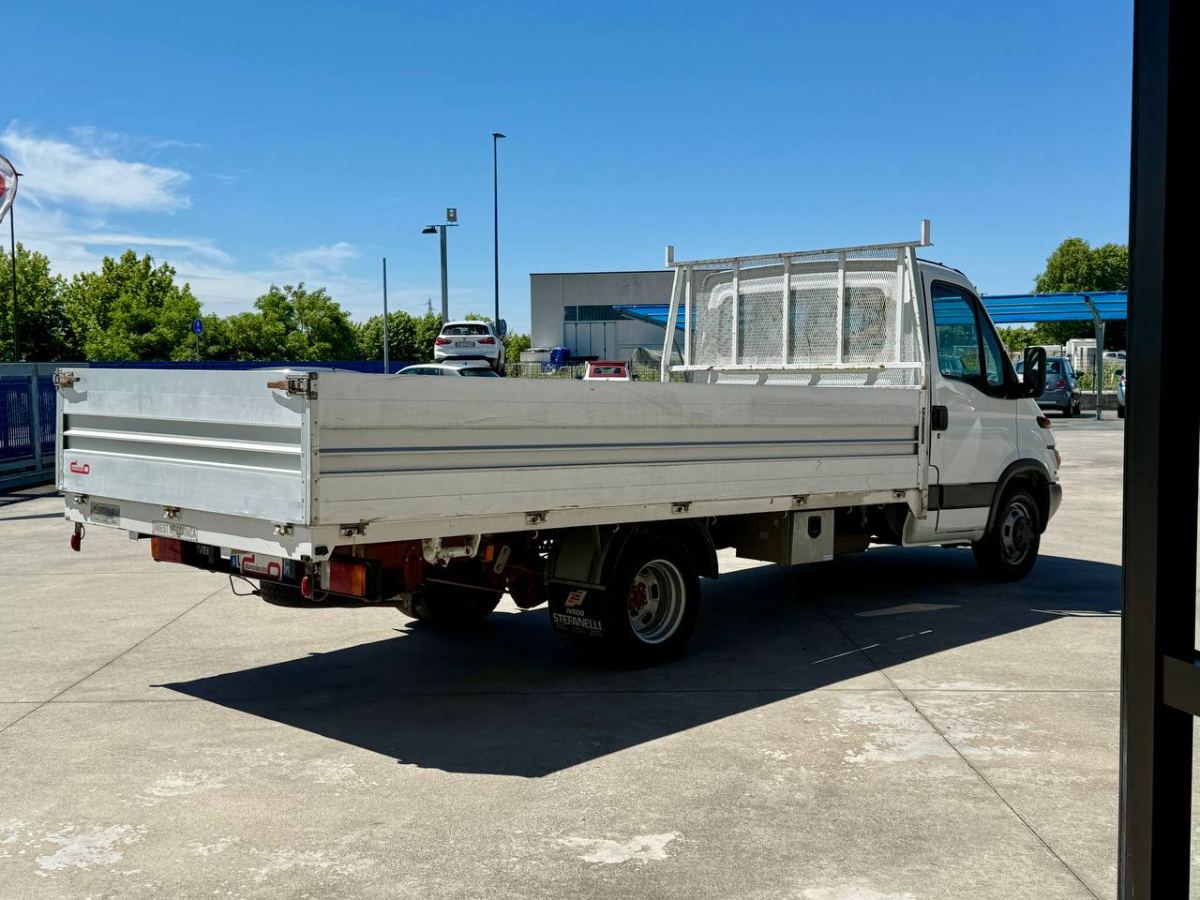 IVECO DAILY 2.8 125CV 35C13A CASSONATO 2004 usata — foto 6