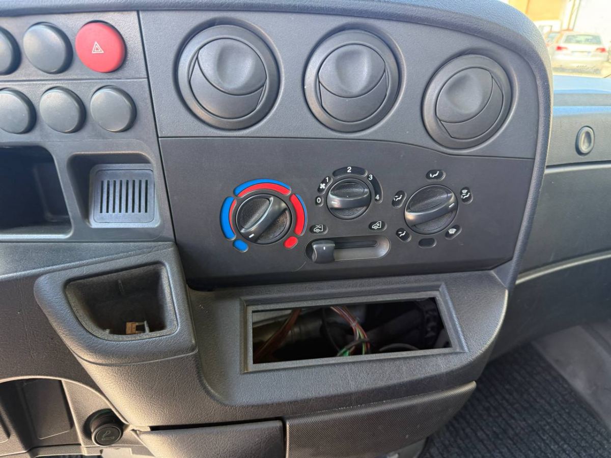 IVECO DAILY 2.8 125CV 35C13A CASSONATO 2004 usata — foto 8