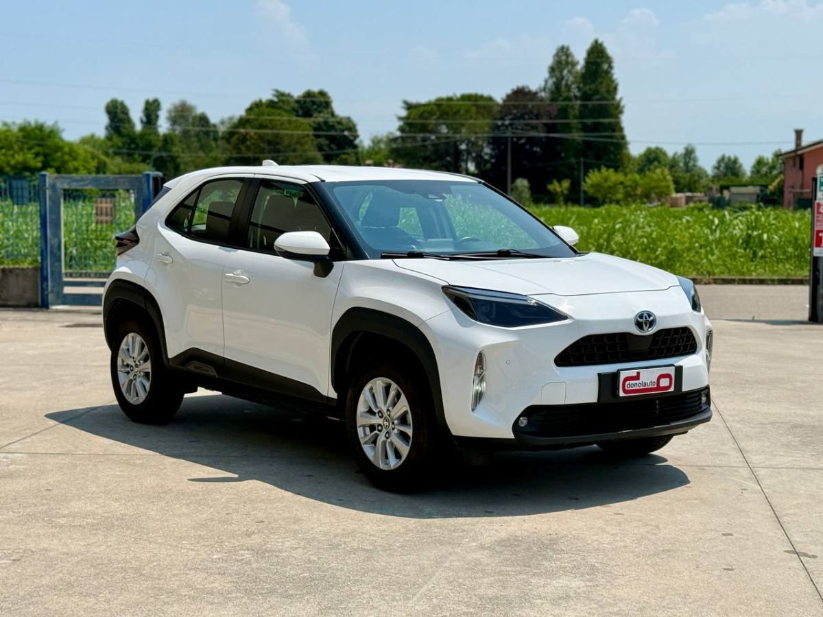 TOYOTA YARIS CROSS 1.5 HYBRID BUSINESS E-CVT 116CV 2022 usata — foto 1
