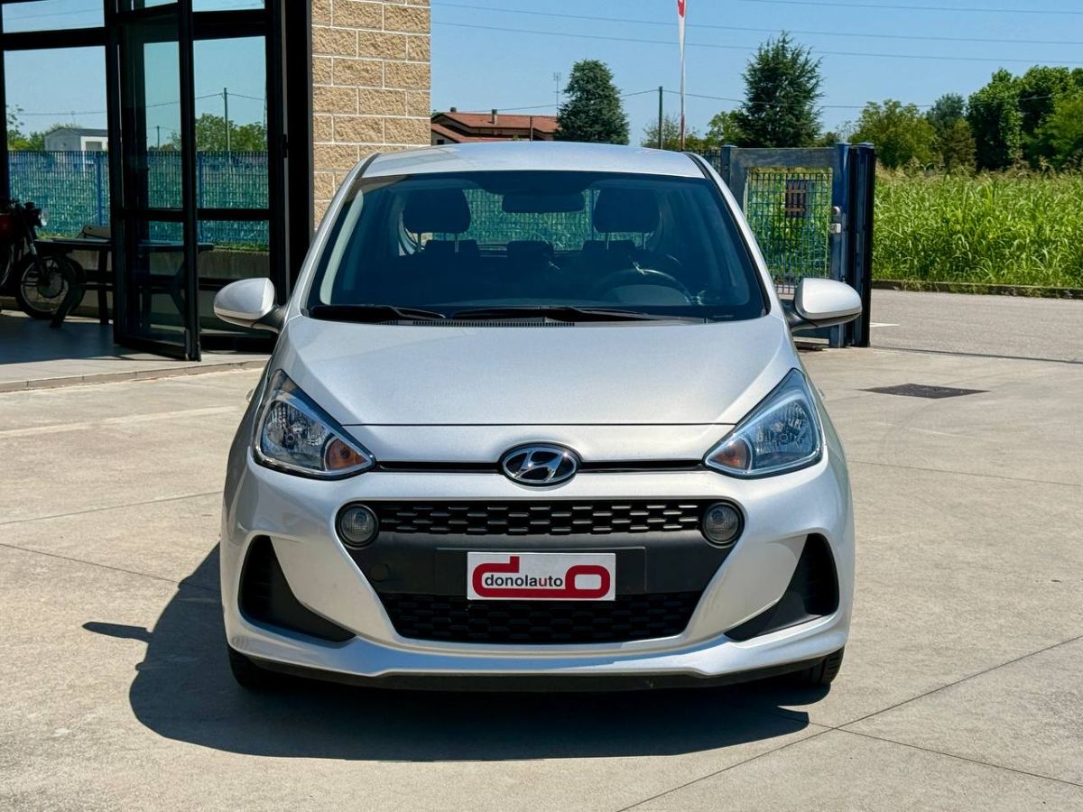 HYUNDAI I10 1.0 67CV TREND 2019 usata — foto 2