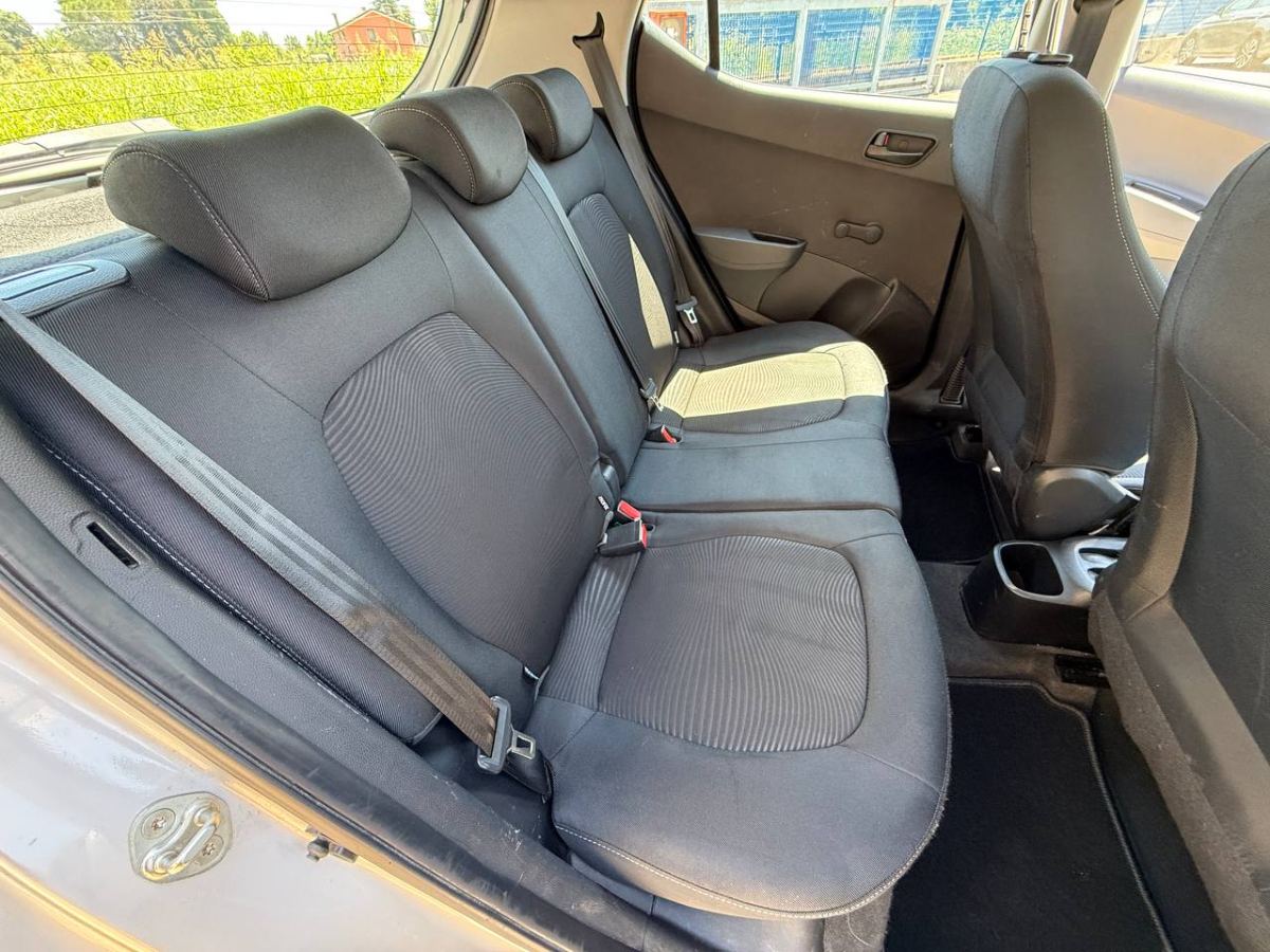 HYUNDAI I10 1.0 67CV TREND 2019 usata — foto 11
