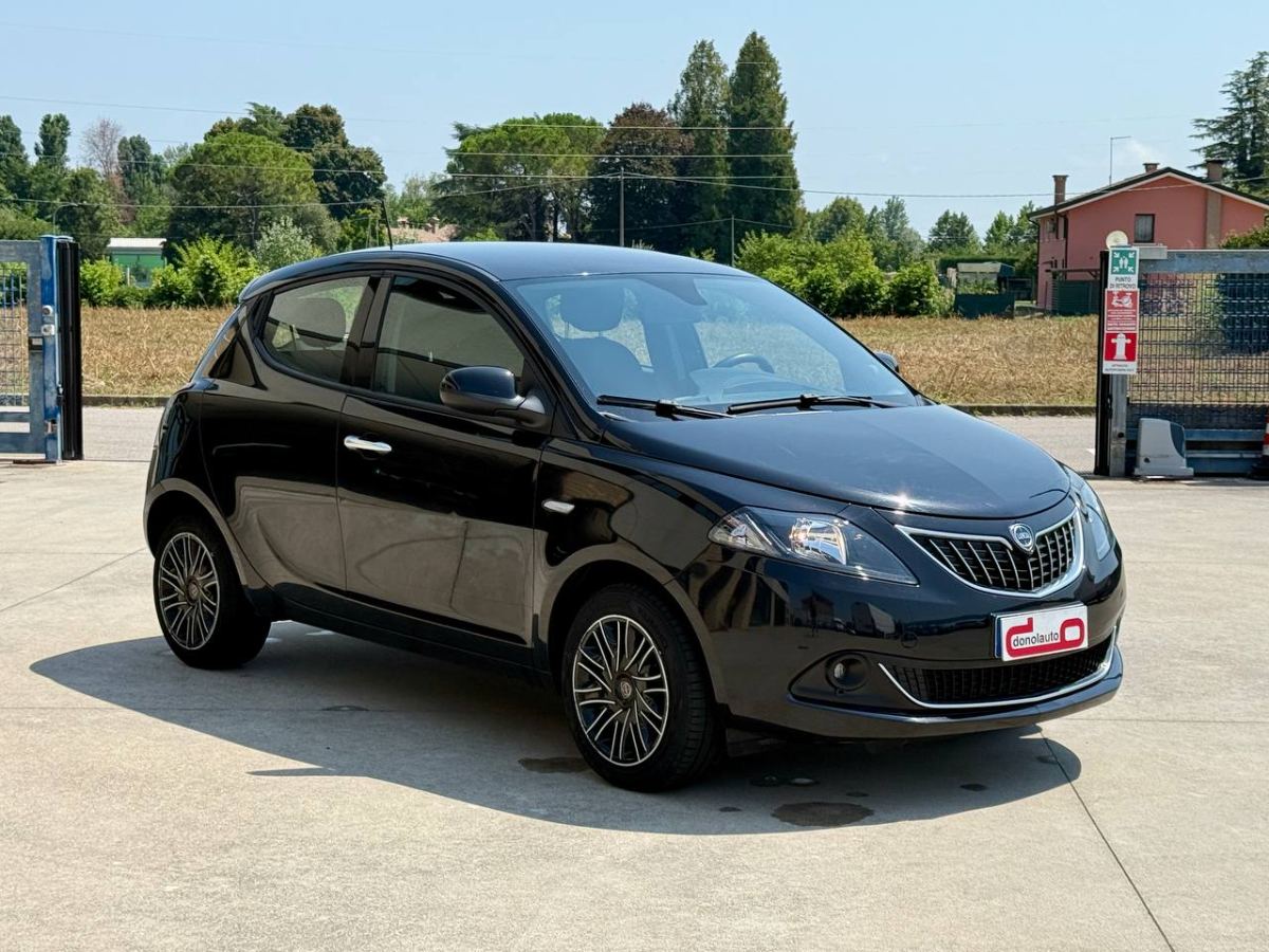 LANCIA YPSILON 1.0 HYBRID 70CV GOLD MY24 usata