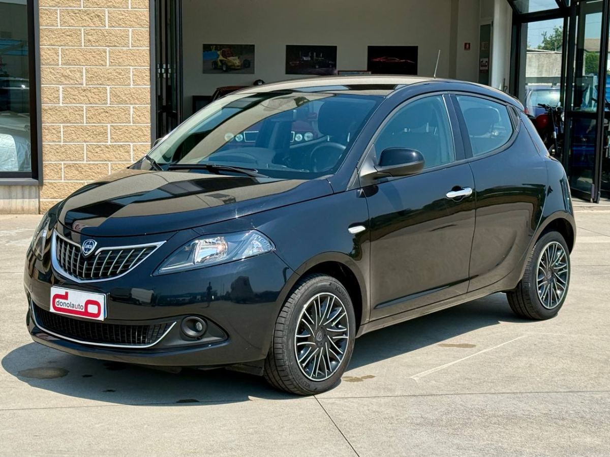 LANCIA YPSILON 1.0 HYBRID 70CV GOLD MY24 2023 usata — foto 3