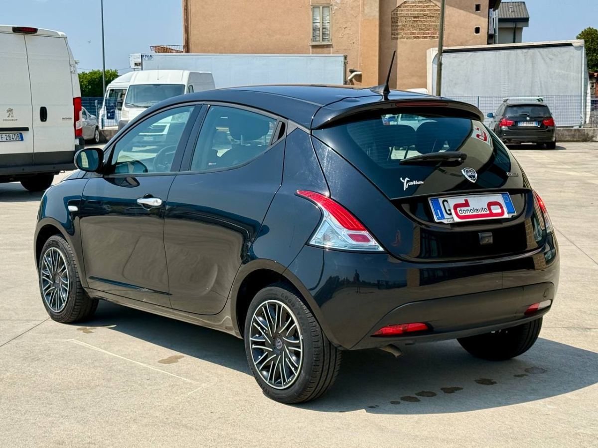 LANCIA YPSILON 1.0 HYBRID 70CV GOLD MY24 2023 usata — foto 4