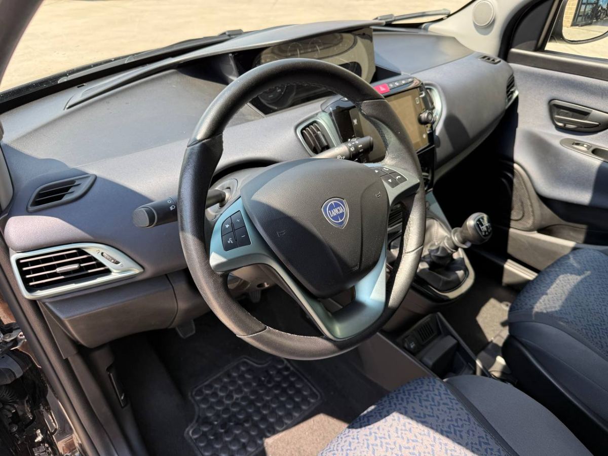 LANCIA YPSILON 1.0 HYBRID 70CV GOLD MY24 2023 usata — foto 7