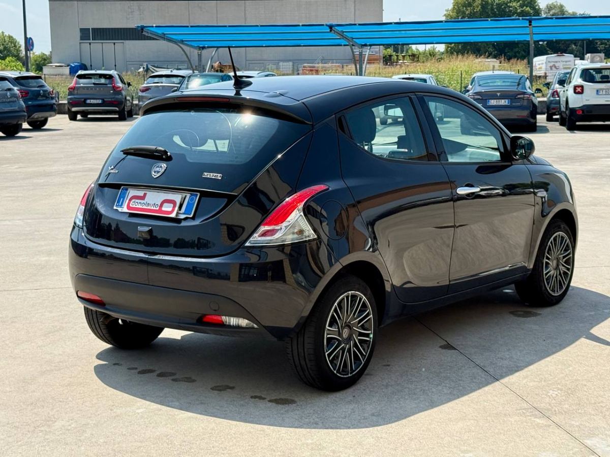 LANCIA YPSILON 1.0 HYBRID 70CV GOLD MY24 2023 usata — foto 6