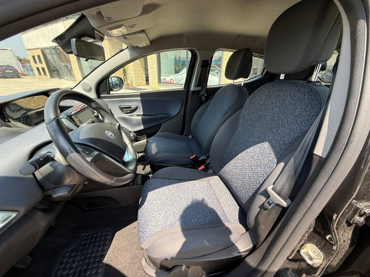 LANCIA YPSILON 1.0 HYBRID 70CV GOLD MY24 2023 usata — foto 8