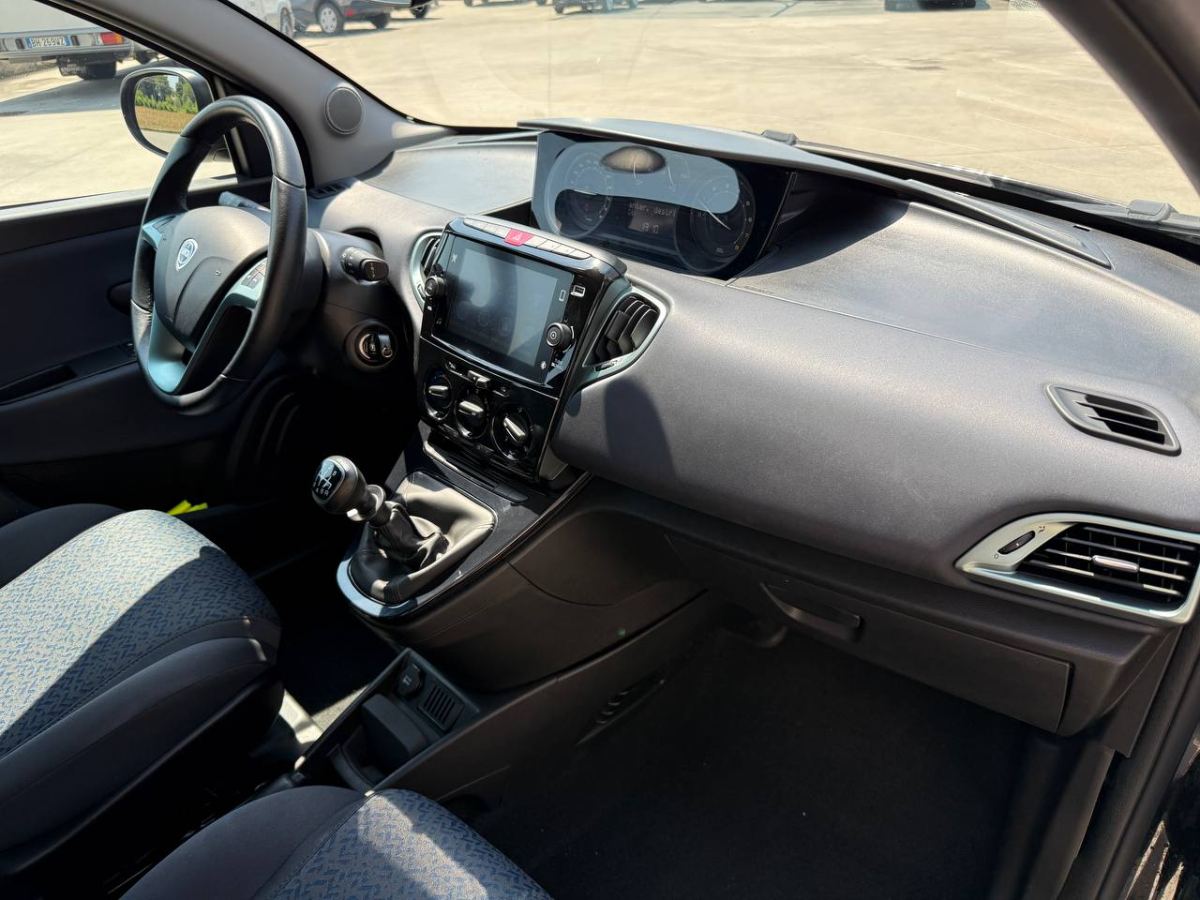 LANCIA YPSILON 1.0 HYBRID 70CV GOLD MY24 2023 usata — foto 13