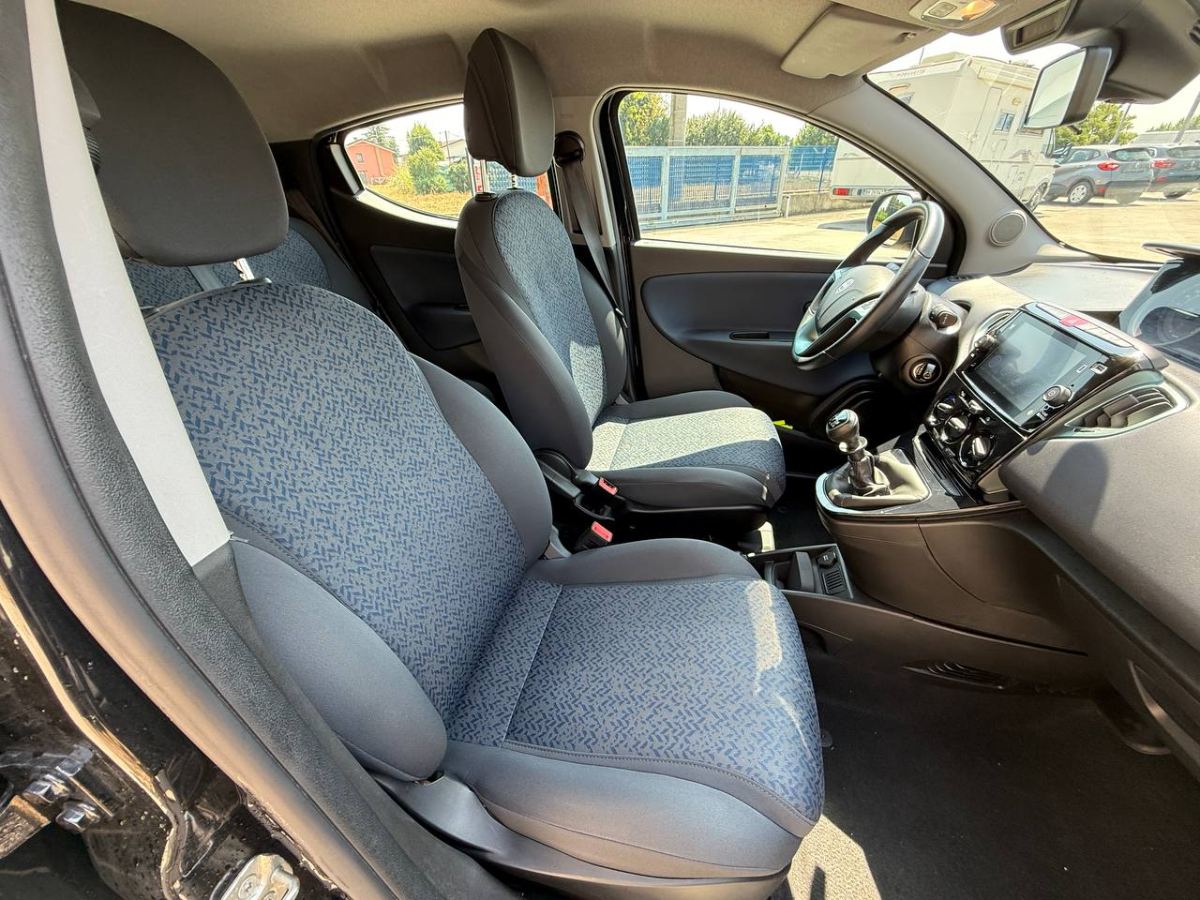 LANCIA YPSILON 1.0 HYBRID 70CV GOLD MY24 2023 usata — foto 15