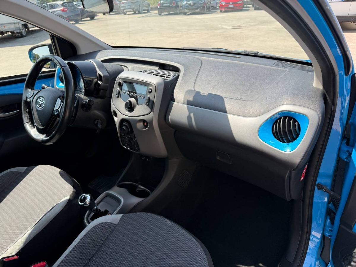 TOYOTA AYGO CONNECT 5P 1.0 VVT-I X-COOL MMT AUTOMATICA 2020 usata — foto 13