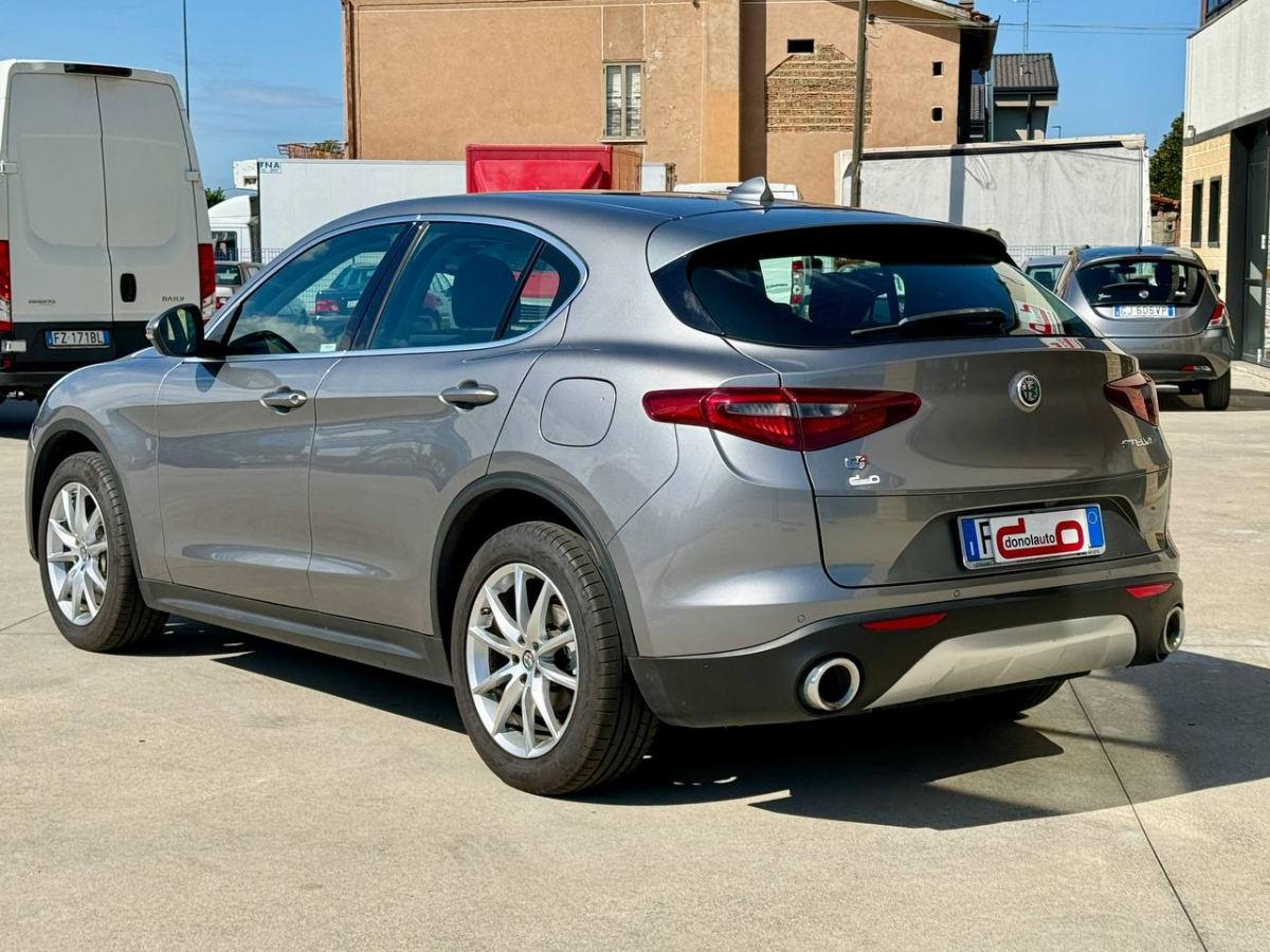 ALFA ROMEO STELVIO Q4 2.2 210CV AT8 EXECUTIVE 2017 usata — foto 4
