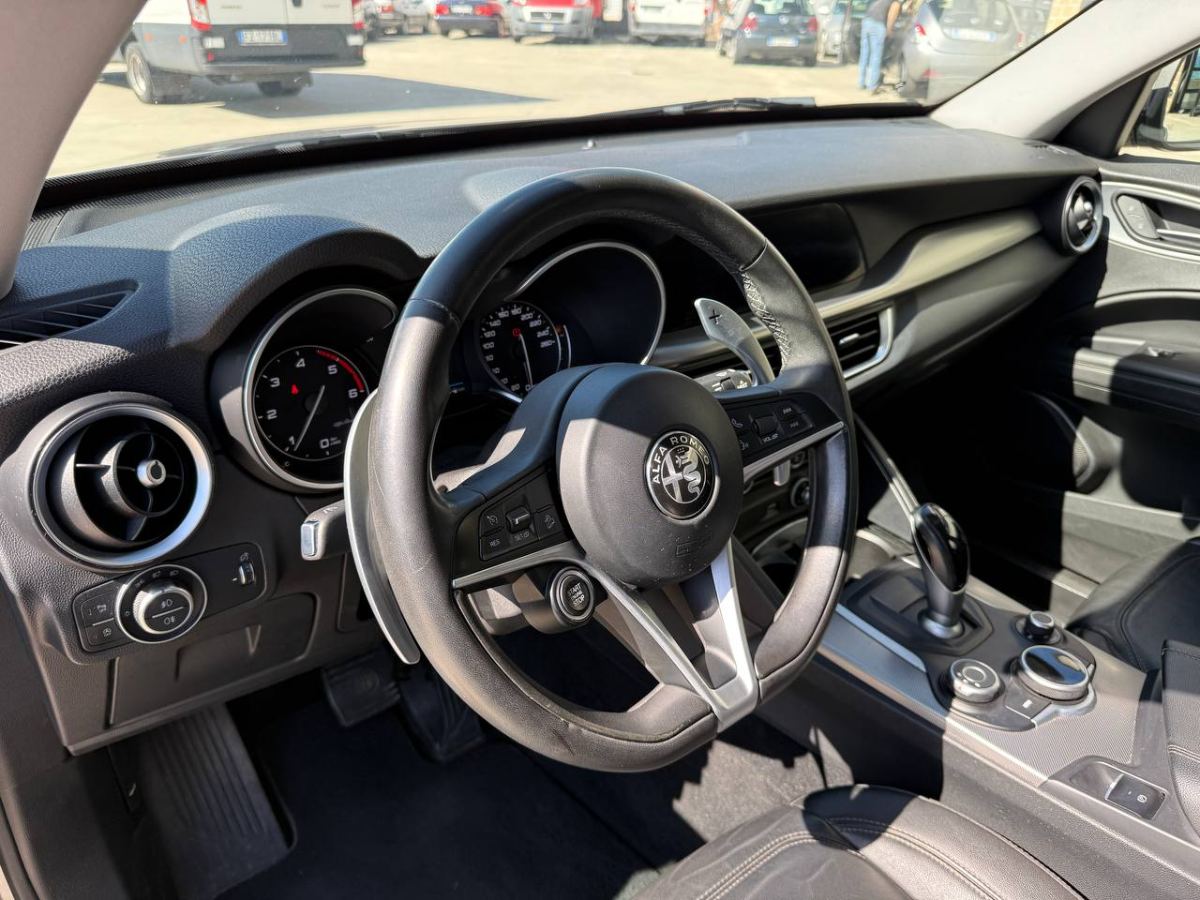 ALFA ROMEO STELVIO Q4 2.2 210CV AT8 EXECUTIVE 2017 usata — foto 9