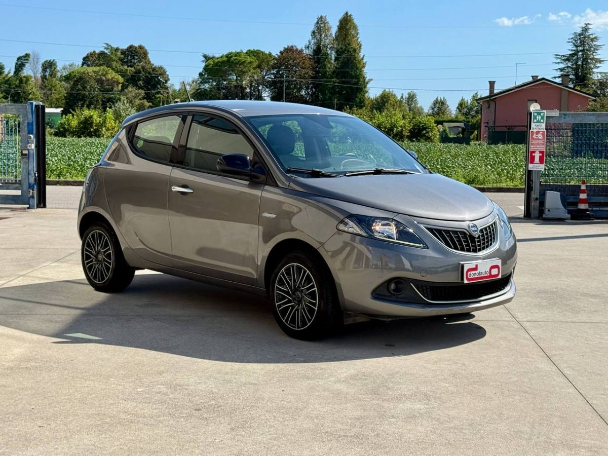 LANCIA YPSILON 1.0 HYBRID 70CV SILVER usata