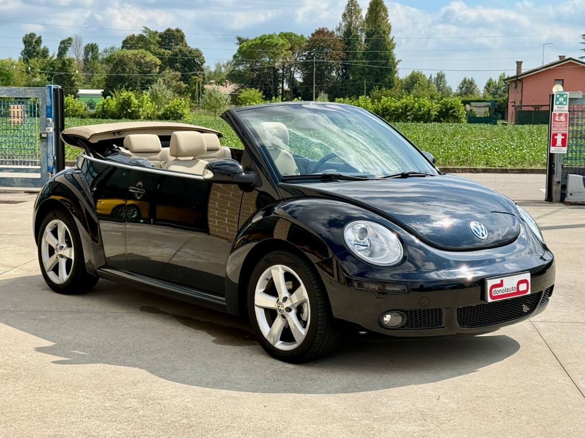 VOLKSWAGEN NEW BEETLE CABRIO 1.6 2006 usata — foto 1