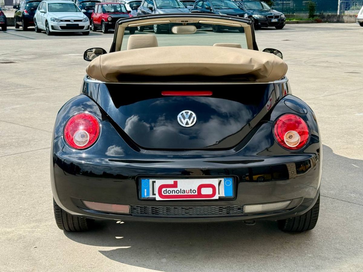 VOLKSWAGEN NEW BEETLE CABRIO 1.6 2006 usata — foto 5