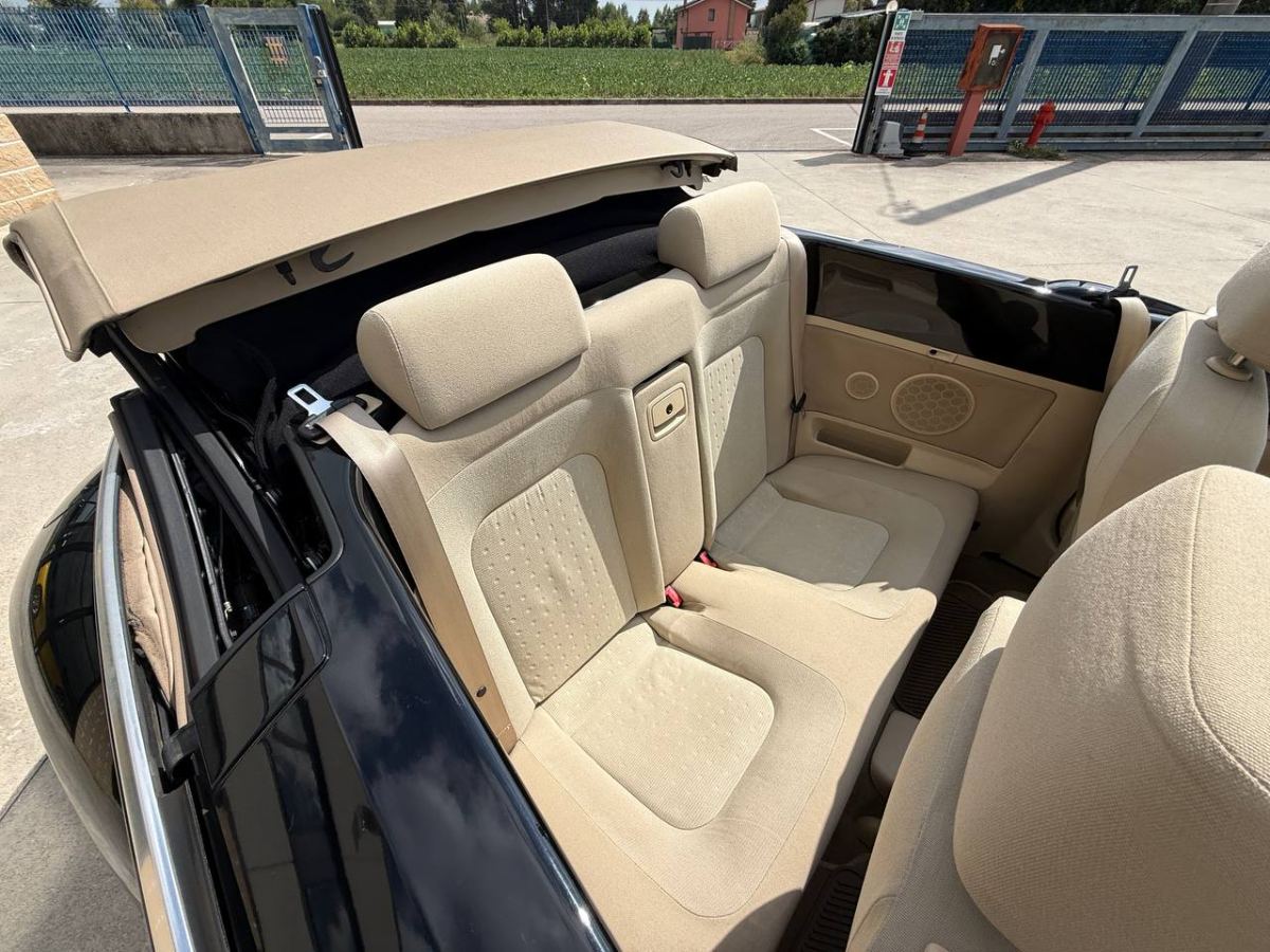 VOLKSWAGEN NEW BEETLE CABRIO 1.6 2006 usata — foto 12
