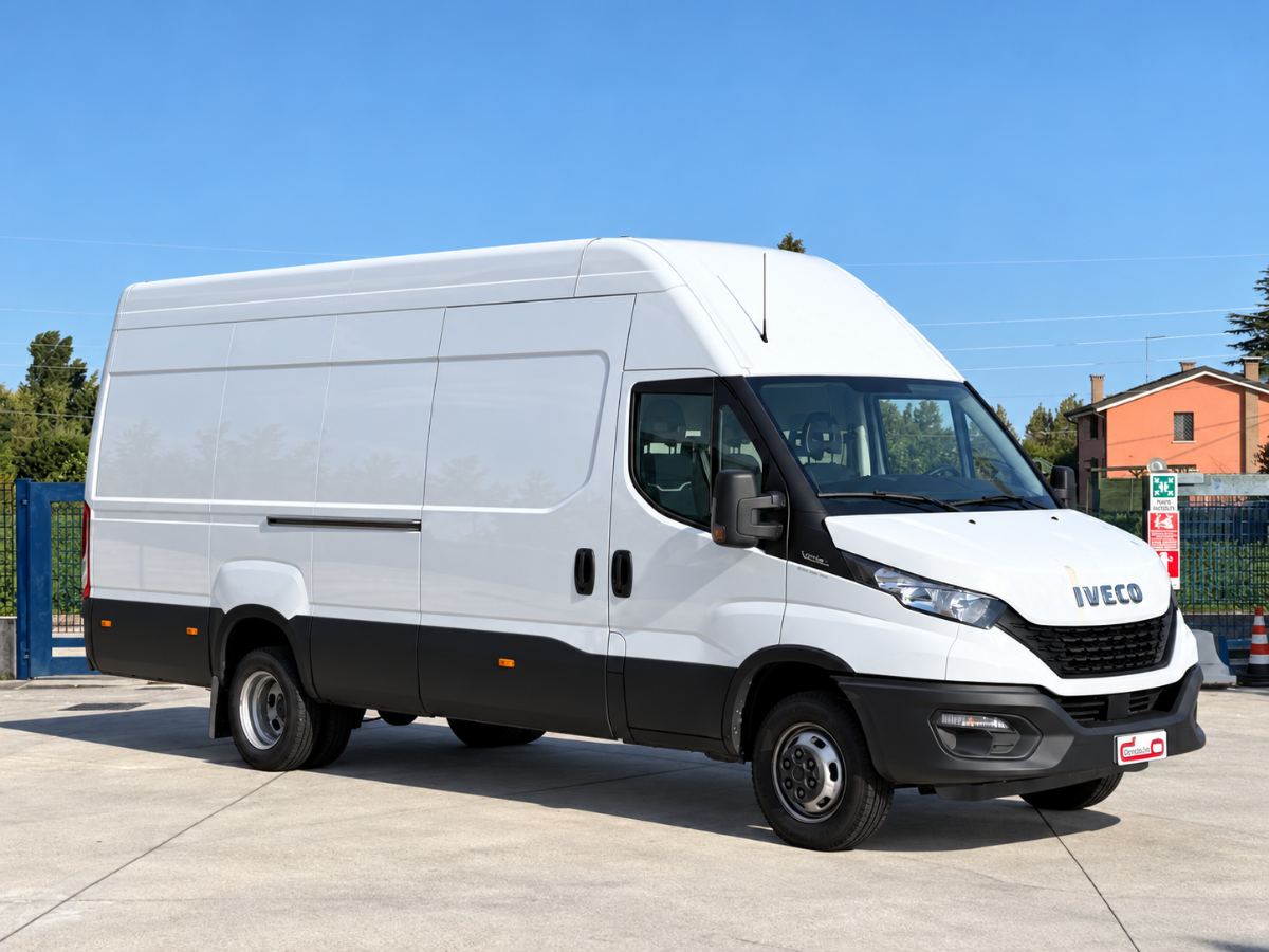 IVECO DAILY 35C16 2.3 156CV L4H3 2019 usata — foto 1