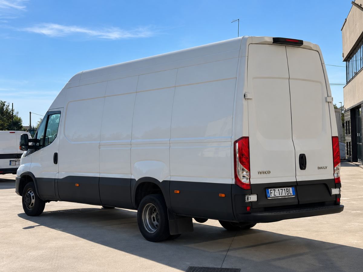 IVECO DAILY 35C16 2.3 156CV L4H3 2019 usata — foto 4