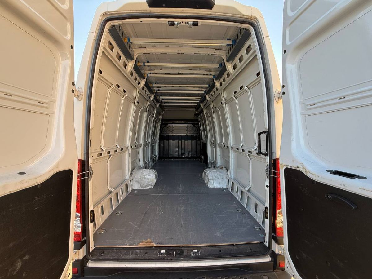 IVECO DAILY 35C16 2.3 156CV L4H3 2019 usata — foto 10